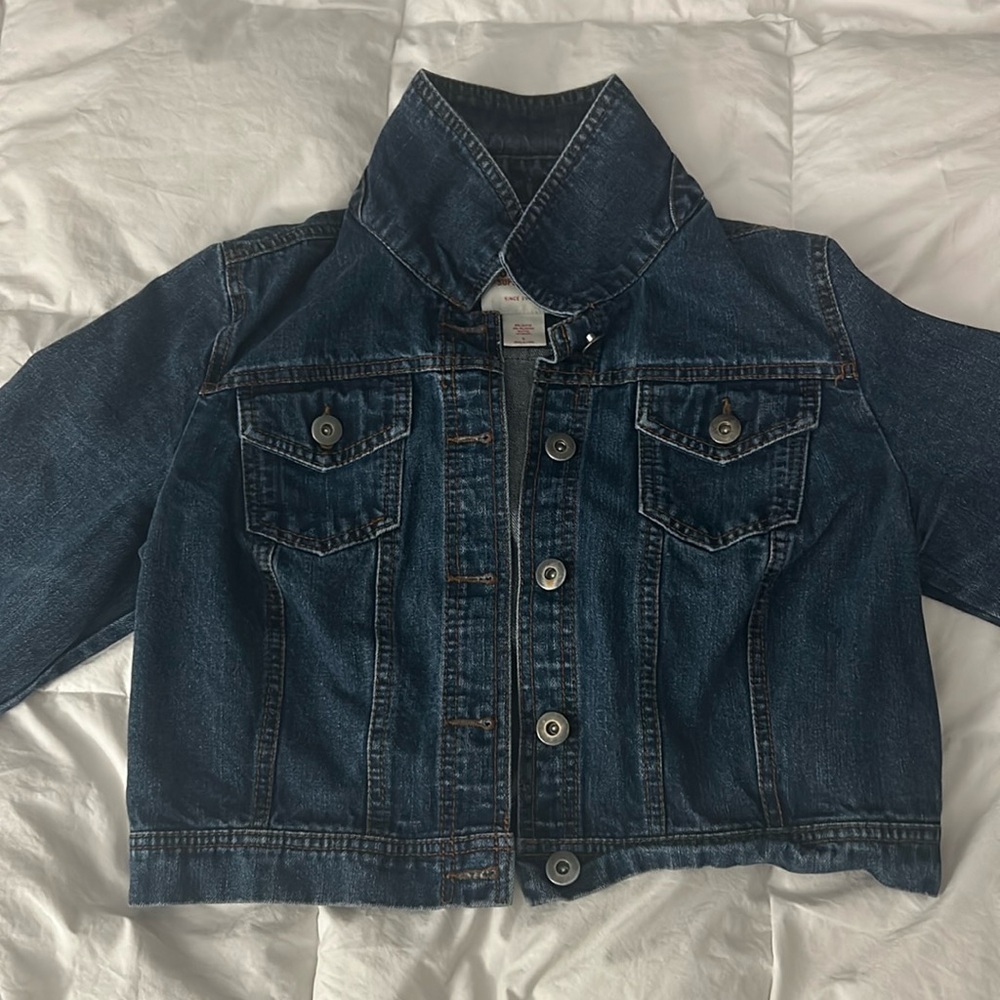 Vintage denim jacket from Mossimo Supply Co. Cute 90s jean jacket fitting large.